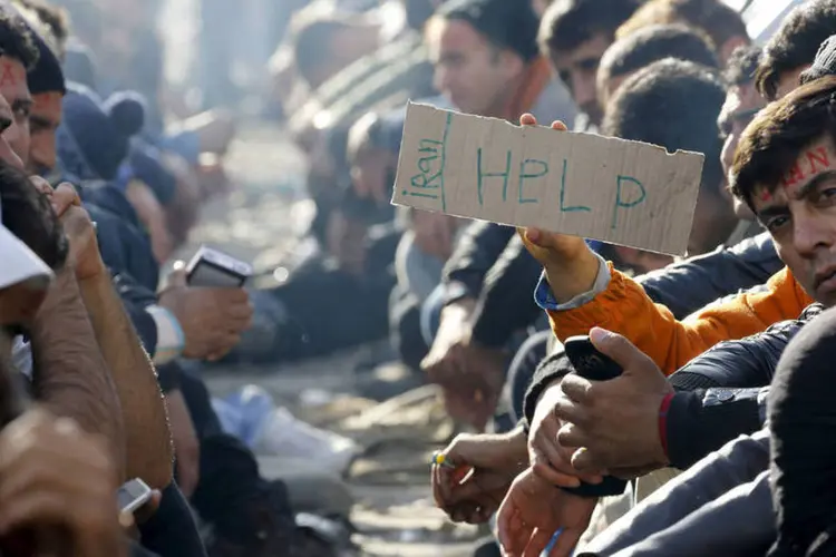 
	Refugiados na UE: um refugiado contou ao Guardian que, por serem facilmente identificados pela pulseira, acabam sendo alvo de insultos mais frequentes
 (Yannis Behrakis / Reuters)