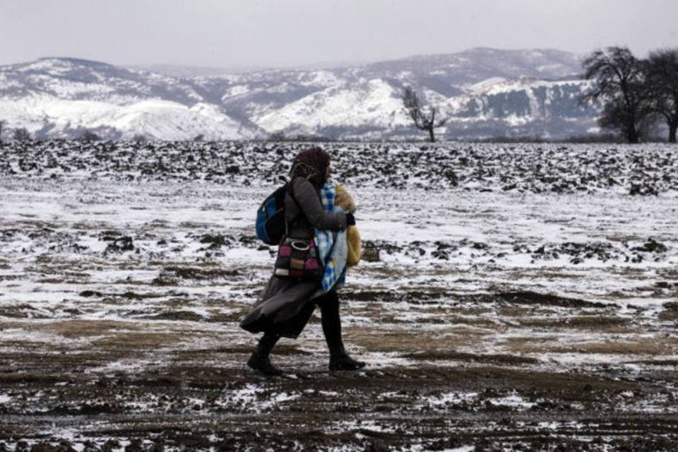 Migrantes morrem de frio em tentativa de chegar à Grécia