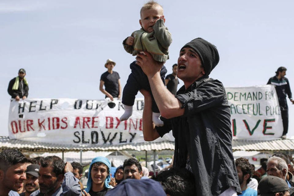 Refugiados conflitam com autoridades gregas