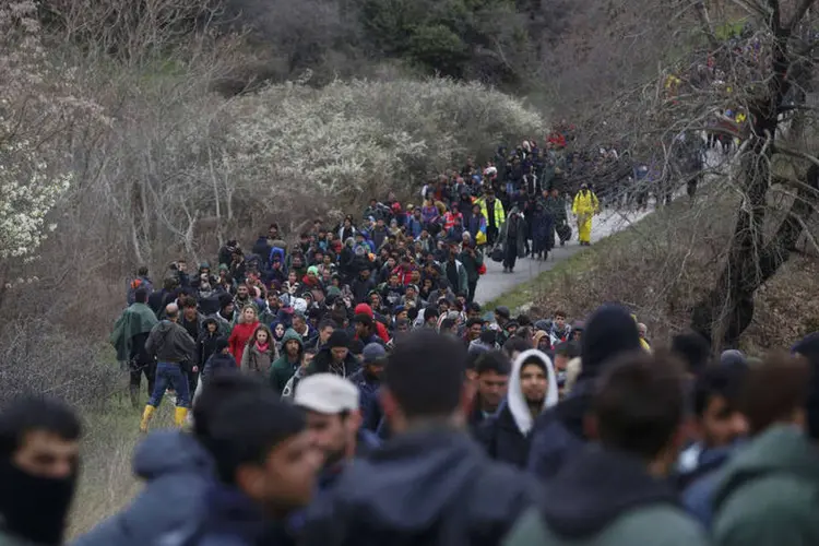
	Refugiados: &quot;as fronteiras n&atilde;o fecharam por acaso, e que n&atilde;o h&aacute; possibilidade de que os que cortaram esta rota a reabram&quot;
 (Stoyan Nenov / Reuters)