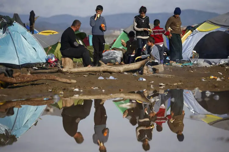
	Refugiados: a Gr&eacute;cia quer come&ccedil;ar rapidamente o despejo do campo de refugiados de Idomeni, onde h&aacute; mais de 18.700 pessoas
 (Stoyan Nenov / Reuters)