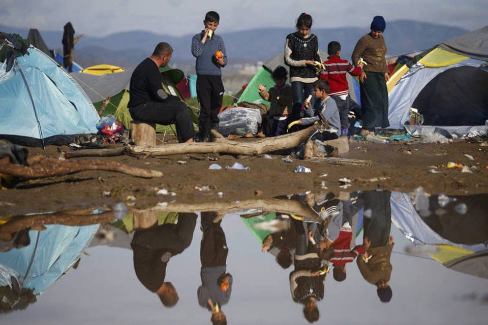Grécia realocará 16 mil refugiados em 15 centros de amparo