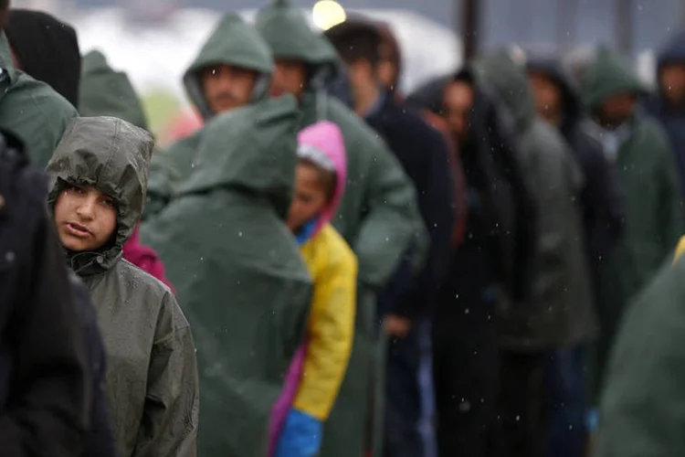 
	Fronteira: cerca de 13.000 seguem bloqueados em Idomeni, na fronteira com a Maced&ocirc;nia, em condi&ccedil;&otilde;es sub-humanas
 (Stoyan Nenov / Reuters)