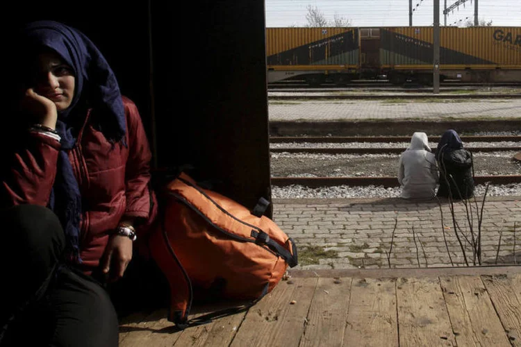 
	Refugiados: o ministro do Interior franc&ecirc;s detalhou que a maioria dos que est&atilde;o chegando hoje s&atilde;o s&iacute;rios e iraquianos
 (Alexandros Avramidis / Reuters)