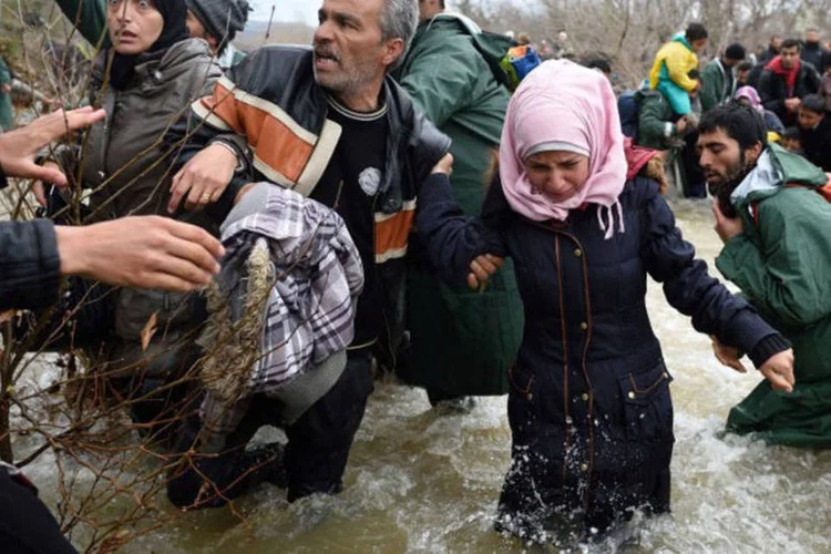 
	Refugiados: ao menos 12.000 refugiados acampam em condi&ccedil;&otilde;es horr&iacute;veis na fronteira da Gr&eacute;cia com a Maced&ocirc;nia nos arredores de Idomeni
 (Daniel Mihailescu / AFP)