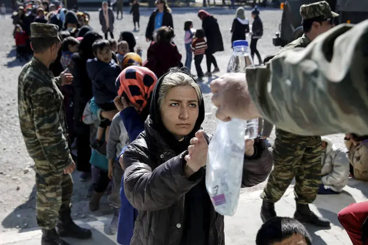 
	Refugiados: &quot;A Gr&eacute;cia n&atilde;o aceitar&aacute; se converter no L&iacute;bano da Europa&quot;, acrescentou Mouzales
 (Alkis Konstantinidis / Reuters)