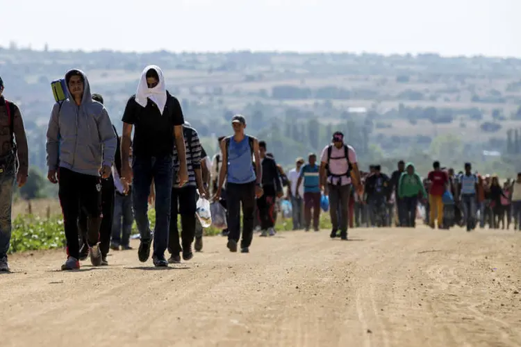Refugiados da Síria perto da cidade de Presevo, na Sérvia: (Reuters / Marko Djurica)