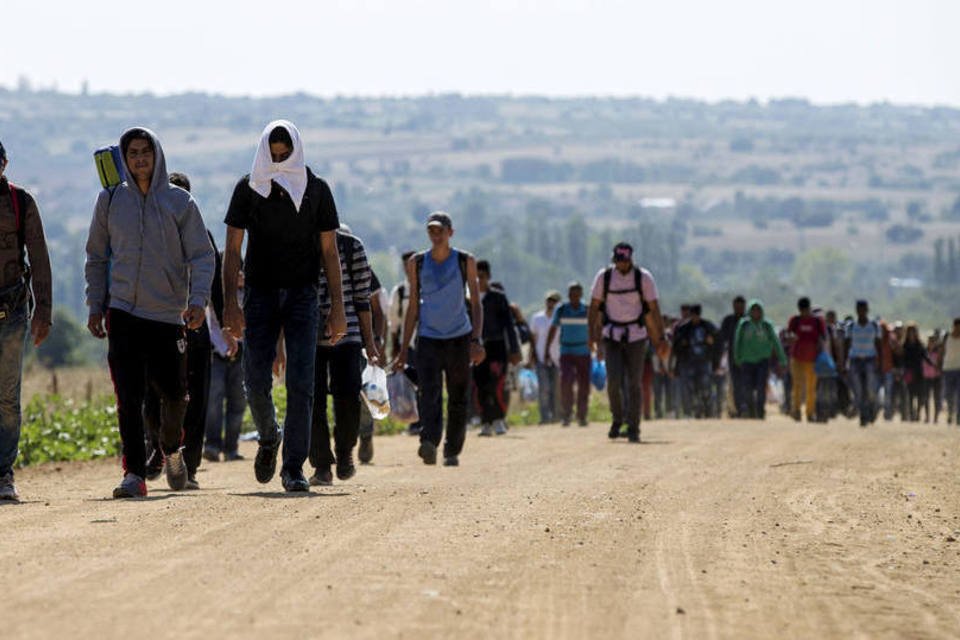 Sérvia estima entrada diária de até 3 mil refugiados no país