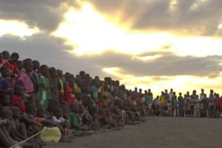 Refugiados: por meio de uma parceira entre o COI e a FilmAid, as imagens do maior evento esportivo do planeta serão transmitida no maior campos de refugiado do mundo (Reprodução/Facebook FilmAid)