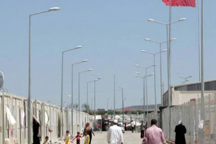 
	Campo de refugiados na Turquia: atualmente, o n&uacute;mero de pessoas que fugiram da S&iacute;ria para a Turquia j&aacute; chega a 80 mil pessoas
 (Adem Altan/AFP)