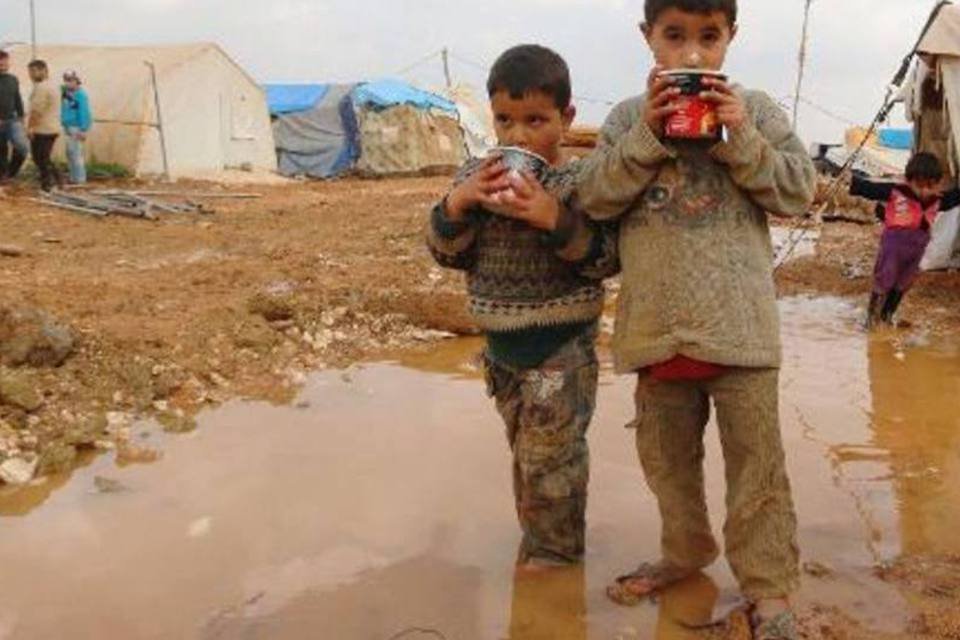 Até 40 mil refugiados sírios podem estar em fronteira turca