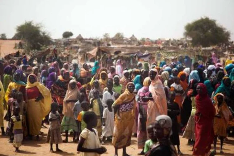 
	Campo de refugiados no Sud&atilde;o:&nbsp;ONU advertiu que os enfrentamentos no estado de Kordof&aacute;n do Sul provocaram o deslocamento de 6.700 civis
 (Albert Gonzalez Farran/AFP)
