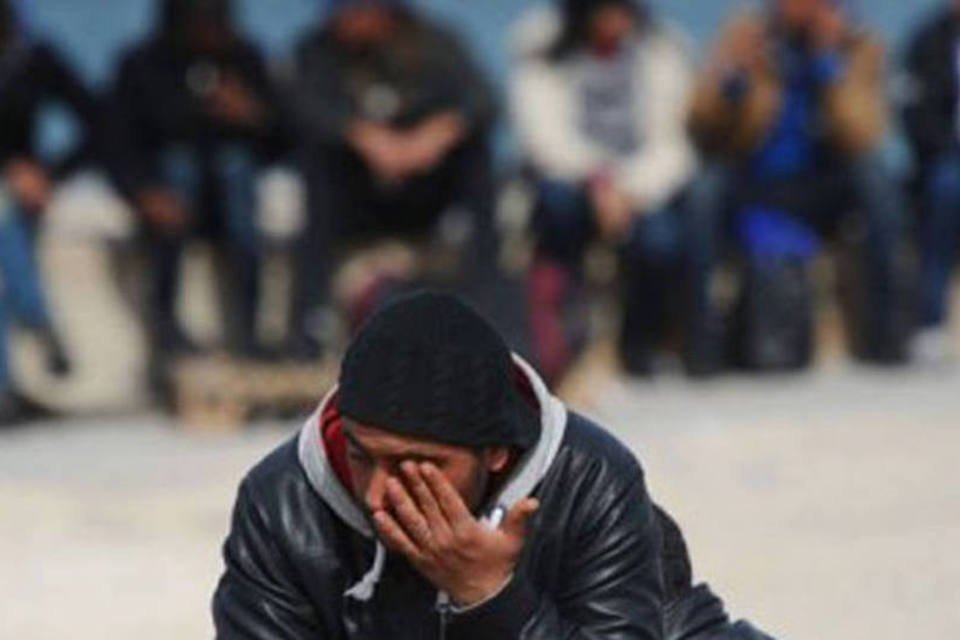 Barco com refugiados líbios afunda e deixa 200 desaparecidos