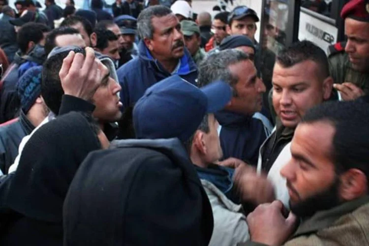 Refugiados na Tunísia: líbios enfrentam violência na região ocidental do país (Spencer Platt/Getty Images)