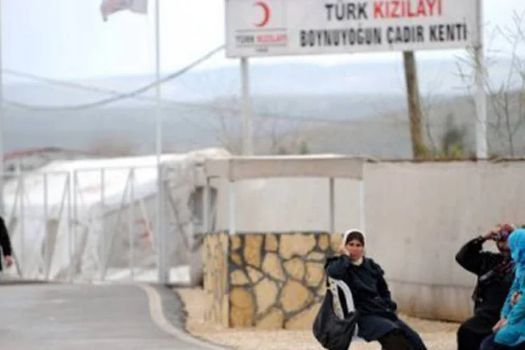 Refugiados sírios no campo de refugiados Boynuyogun, na cidade turca de Antakya:  a revolta na Síria contra o regime de Bashar al-Assad completa nesta quinta-feira um ano (Bulent Kilic/AFP)