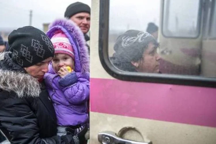 
	Refugiados ucranianos: a ONU calcula que 4,7 milh&otilde;es de pessoas necessitem de ajuda
 (Volodymyr Shuvayev/AFP)