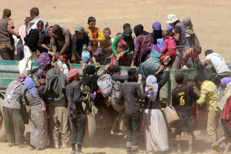 
	Iraque: refugiados da minoria Yazidi fogem do Estado Isl&acirc;mico no Iraque, indo para a S&iacute;ria
 (Reuters/Rodi Said)