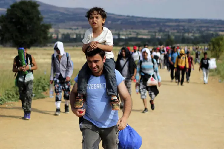 
	Dezenas de refugiados do Mediterr&acirc;neo na Europa: esperando conseguir asilo em outros pa&iacute;ses, muitos estavam h&aacute; dias congregados na esta&ccedil;&atilde;o e pedindo que deixassem seguir viagem
 (REUTERS)