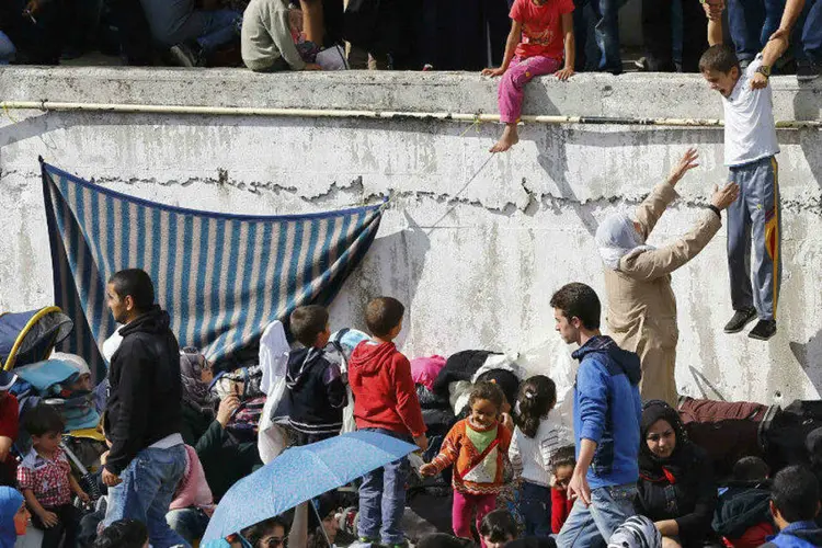 
	Refugiados, em sua maioria s&iacute;rios, esperando em uma rodovi&aacute;ria em Istambul, na Turquia
 (REUTERS/Murad Sezer)
