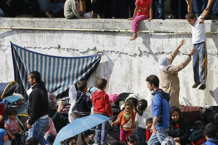 
	Refugiados: cerca de um milh&atilde;o de refugiados na Turquia receber&atilde;o cart&otilde;es de d&eacute;bito e transfer&ecirc;ncias mensais de dinheiro para ajudar nas despesas com moradia e alimenta&ccedil;&atilde;o
 (REUTERS/Murad Sezer)