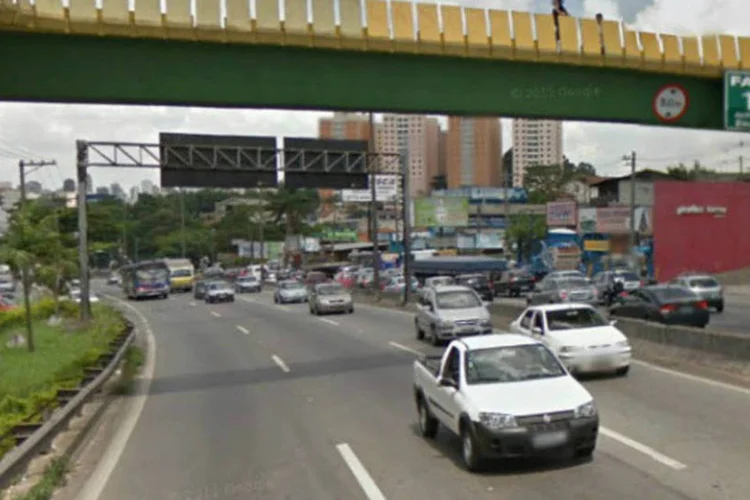 
	Km 220 da Rodovia R&eacute;gis Bittencourt: as rodovias j&aacute; s&atilde;o fiscalizadas com o uso de radares m&oacute;veis e c&acirc;meras de monitoramento
 (Reprodução/Google Street View)
