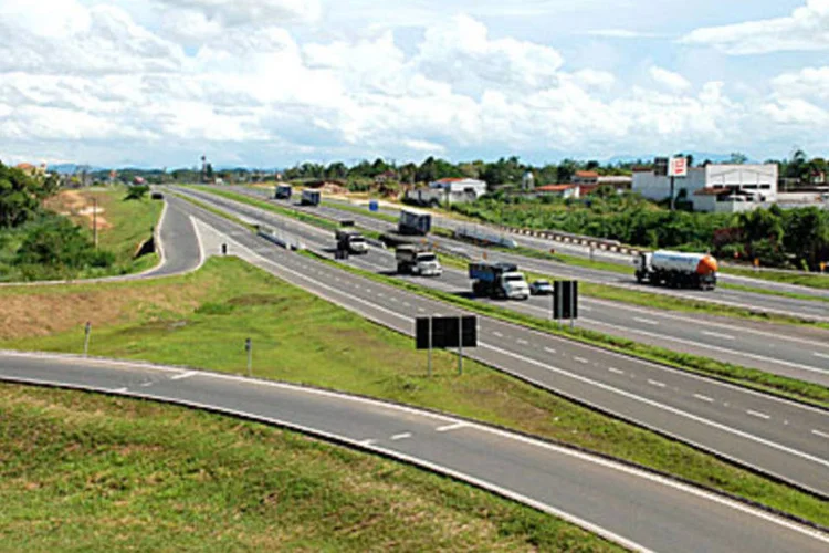Régis Bittencourt: uma das rodovias que mais recebeu veículos no trimestre (.)