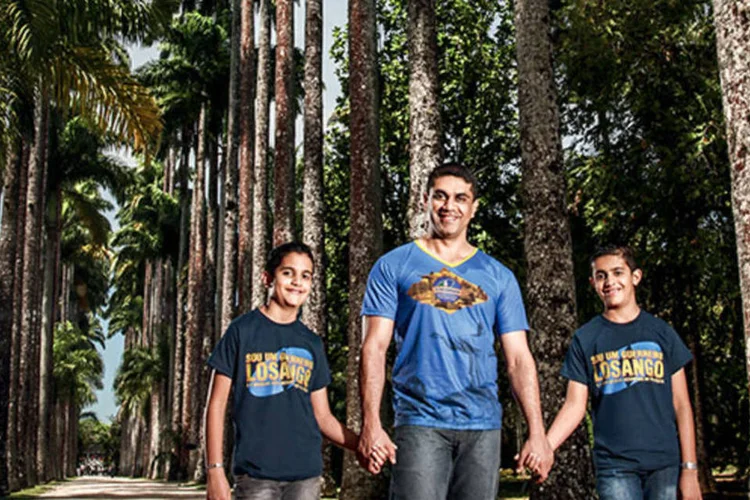 Reinaldo Rocha, supervisor da Losango, com seus filhos no Jardim Botânico (RJ):  após pedidos, a empresa acabou com o expediente aos sábados, promovendo aos funcionários mais tempo com a família (André Valentim)