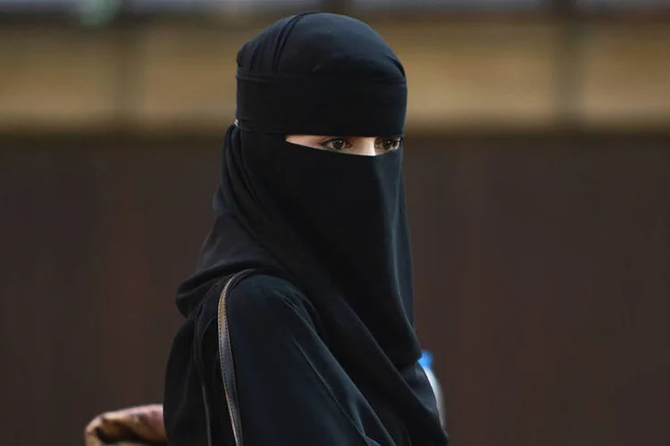 
	20 milh&otilde;es de libras para ajudar mulheres que enfrentam o isolamento social e discrimina&ccedil;&atilde;o: estima-se que 190 mil mu&ccedil;ulmanas no Reino Unido n&atilde;o falem ingl&ecirc;s
 (Adek Berry / AFP)