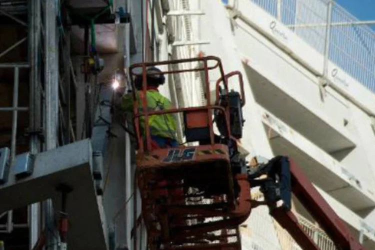 Trabalhador do Reino Unido: crescimento do quarto trimestre do ano passado foi confirmado em 0,7% (Leon Neal/AFP)