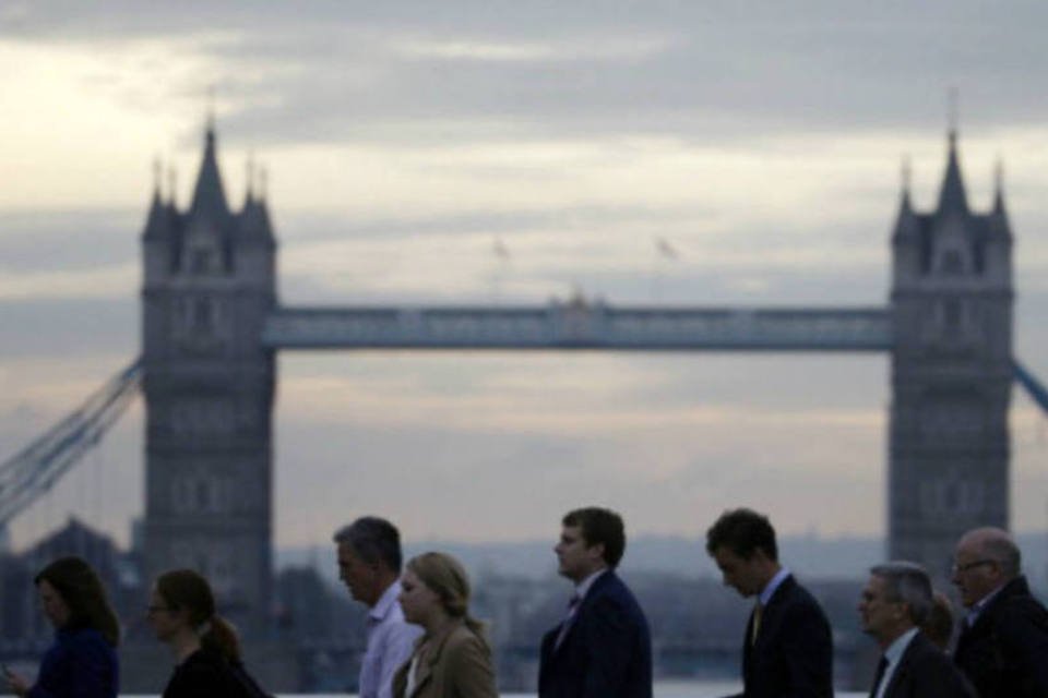 Maioria dos britânicos apoia reduzir número de imigrantes