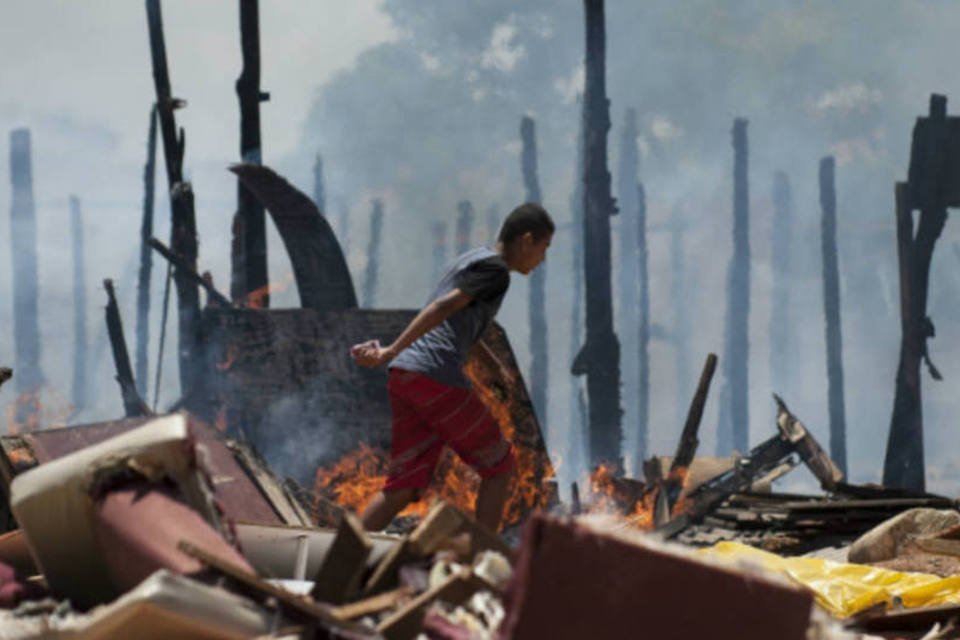 PM faz reintegração de posse em terreno em SP