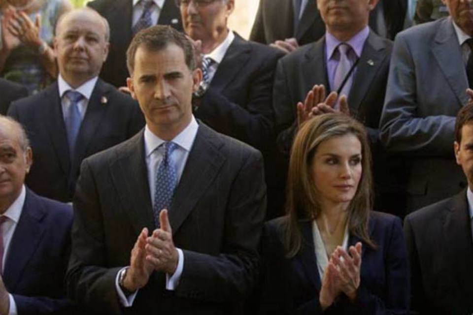 Reis da Espanha se reúnem com vítimas de atentados