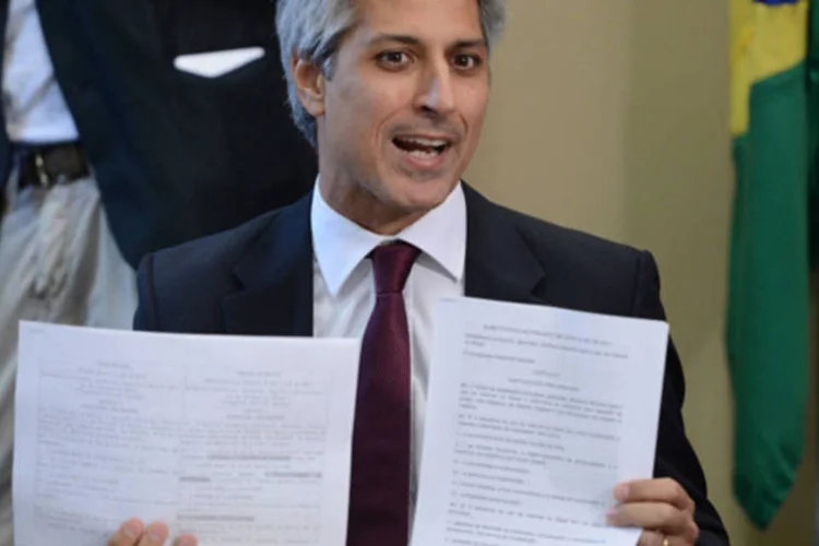 Texto final do Marco Civil da Internet foi apresentado hoje (5) pelo relator da proposta na Câmara dos Deputados, Alessando Molon (PT-RJ) (Fabio Rodrigues Pozzebom/Agência Brasil)