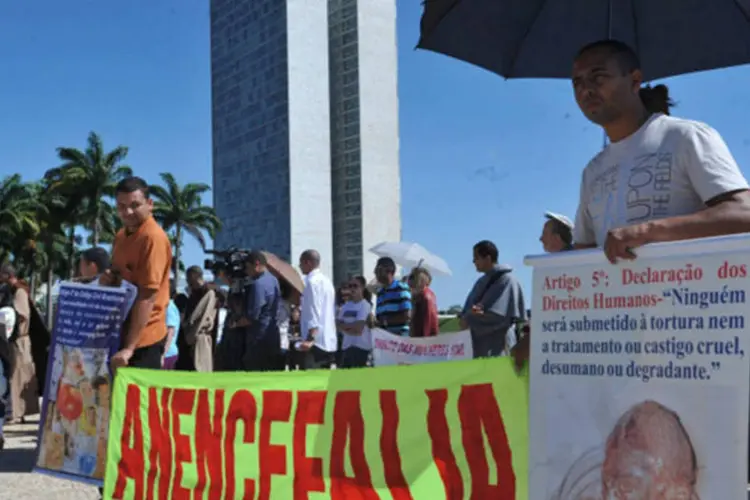 Religiosos fazem manifestação em frente ao STF, pedindo que os ministros rejeitem a descriminalização do aborto em caso de feto anencéfalo (Antonio Cruz/Abr)