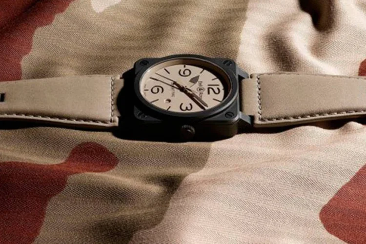Relógio Bell & Ross: peça é finalizada com uma pulseira de couro de vitelo bege (Divulgação/Bell & Ross)