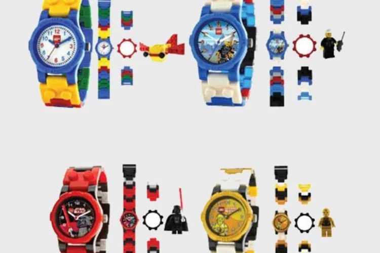 Kits vêm com elos de cores variadas para montagem da pulseira, além de dois aros diferentes (Divulgação)