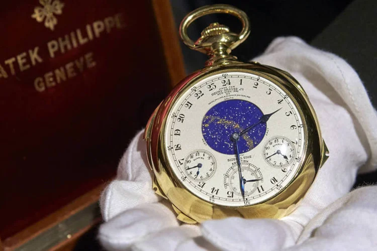 Relógio de bolso de ouro feito pela Patek Philippe para um banqueiro de Nova York no início dos anos 1930 (Denis Balibouse/Reuters)