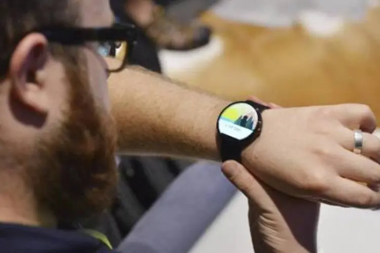 O relógio inteligente Moto 360: modelo será vendido a partir de 249,99 dólares  (Daniel Boczarski/AFP)