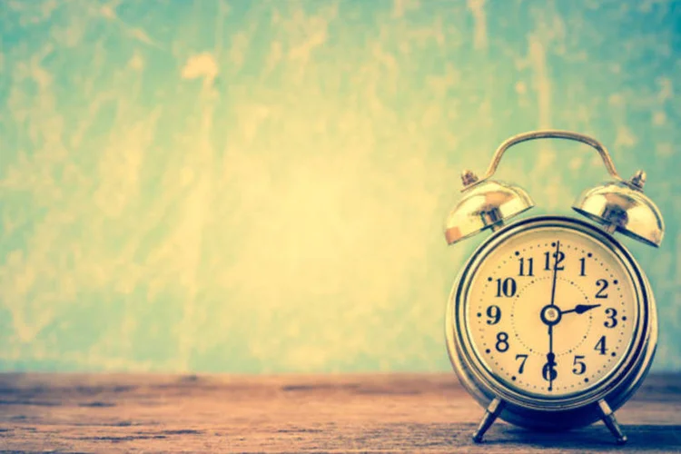 
	Rel&oacute;gio: &agrave;s 02h30 da madrugada, hora local, os rel&oacute;gios foram adiantados meia hora
 (ThinkStock)