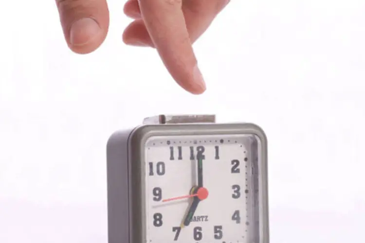 De acordo com as novas regras, será impresso um comprovante para o trabalhador para que o relógio de ponto seja inviolável (Dreamstime.com)