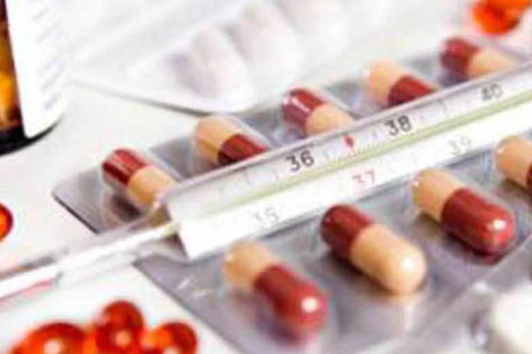 Os efeitos da contaminação por químicas de medicamentos e cosméticos ainda são desconhecidos, tanto para a vida aquática, quanto para os cosnumidores.   (.)