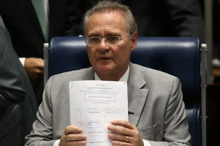 
	Renan Calheiros: presidente do Senado avaliou ainda que o clima da sess&atilde;o est&aacute; mais calmo do que foi na semana passada
 (Adriano Machado/Reuters)