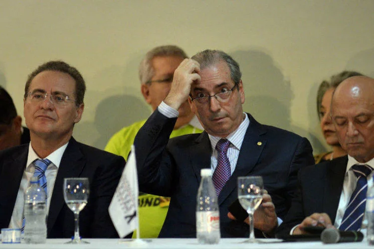 Os presidentes do Senado, Renan Calheiros (E), e da Câmara, Eduardo Cunha, participam do Congresso da Fundação Ulysses Guimarães e do PMDB, em Brasília (José Cruz/Agência Brasil/Fotos Públicas)