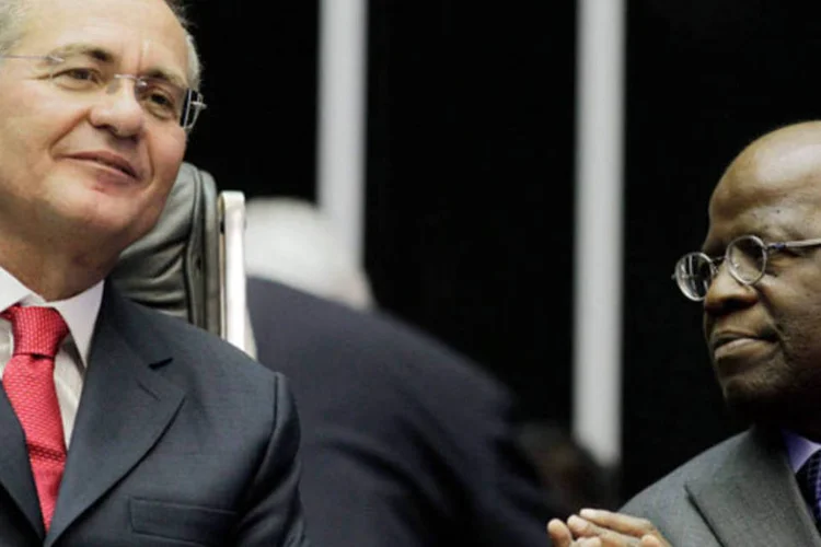 O presidente do Senado, Renan Calheiros, e o presidente do STF, ministro Joaquim Barbosa (REUTERS/Ueslei Marcelino)