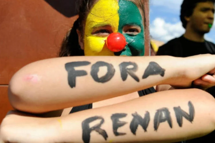Cidadãos fazem protesto em frente ao Congresso Nacional pela saída de Renan Calheiros (PMDB-AL) da presidência do Senado (Marcello Casal Jr/ABr)