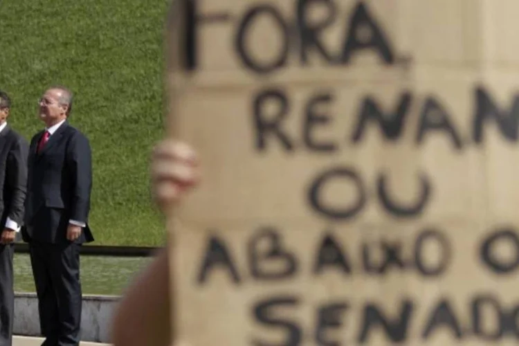 
	Renan Calheiros junto ao presidente da C&acirc;mara, Henrique Eduardo Alves: protesto na abertura do ano legislativo, no dia 4 de fevereiro, reuniu apenas 20 manifestantes
 (Ueslei Marcelino/Reuters)
