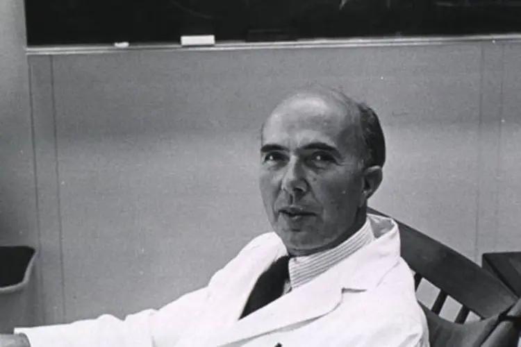 Renato Dulbecco, vencedor do Prêmio Nobel de 1975 (Wikimedia Commons)
