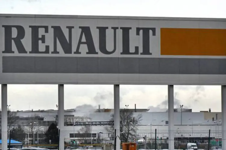 
	F&aacute;brica da Renault em Douai, na Fran&ccedil;a: proposta de corte de postos de trabalho evitaria que a montadora encerrasse opera&ccedil;&otilde;es na Fran&ccedil;a, informou a empresa
 (Philippe Huguen/AFP)