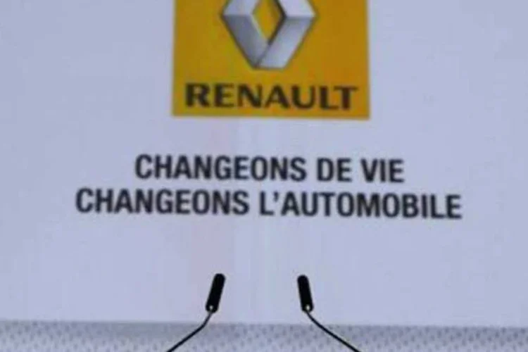 Em Paris, Renault caiu 2,2% e Peugeot declinou 2% (Lionel Bonaventur/AFP)