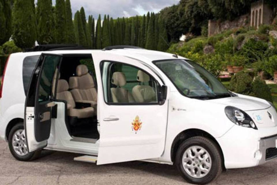 Renault doa carro para Papa Bento XVI